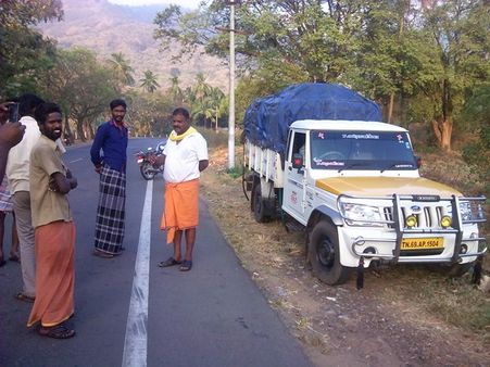 கேரளாவில் இருந்து மீன் கழிவுகளை ஏற்றிக் கொண்டு தமிழகம் வந்த ஜீப் - ஓட்டுனர் கைது