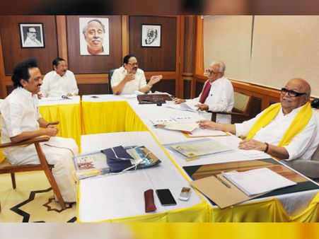 நேர்காணல்.. ஸ்டாலினிடம் கேள்வி கேட்டு கும்பிடு போட்டு அனுப்பி வைத்த துரைமுருகன்!