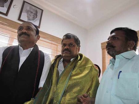 மக்கள் நலக் கூட்டணிக்கு.... ஜி.கே.வாசன் வருவாரு.. ஆனால் விஜயகாந்த் வருவாரா..?