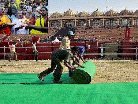 ஸ்ரீ ஸ்ரீ ரவிசங்கருக்காக ஆக்கிரமிக்கப்பட்ட விளைநிலங்கள்- நூற்றுக்கணக்கான விவசாயிகள் விரட்டியடிப்பு
