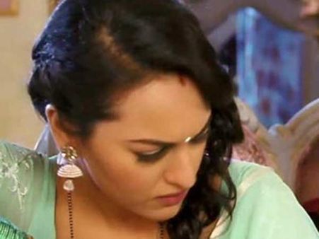 சத்ருகன் சின்ஹாவின் அண்ணி தூக்கு போட்டு தற்கொலை