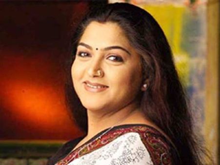 தந்தை மறைந்த சோகத்துடன் தேர்வெழுத வந்த கலாபவன் மணி மகள்.. குஷ்பு பாராட்டு!