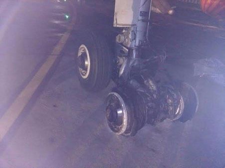 150 பயணிகளுடன் லேண்ட் ஆனபோது ஏர் இந்தியா விமான டயர் வெடித்தது.. மும்பை ஏர்போர்ட்டில் பரபரப்பு