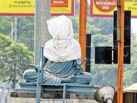 என்ன கொடுமை இது... வள்ளுவர் கட்சித் தலைவரா... சிலையை சாக்கு போட்டு மூடிய அப்ரண்டிஸ்கள்!