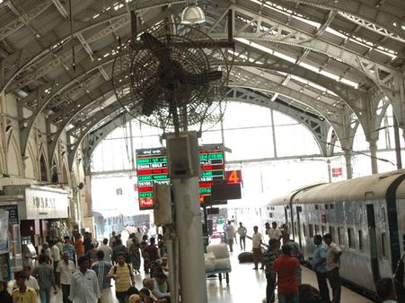 பயணிகளின் பசி தீர்க்க... எழும்பூர் ரயில் நிலையத்தில் “சீல்” வைக்கப்பட்ட ஹோட்டல்களை திறக்க முடிவு