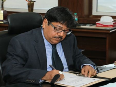 இந்திய விமான நிலையங்கள் ஆணையத் தலைவர் ஸ்ரீவத்சவா பதவி நீக்கம்: மத்திய அரசு நடவடிக்கை