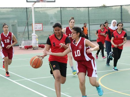 அஜ்மானில் கல்லூரிகளுக்கு இடையிலான விளையாட்டுப் போட்டி: கோப்பையை வென்ற துபாய் பிட்ஸ் பிலானி கல்லூரி