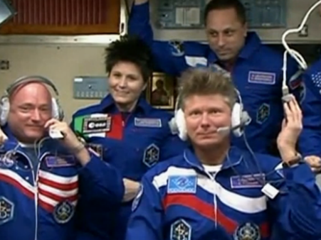 அமெரிக்க, ரஷ்ய விண்வெளி வீரர்கள் 3 பேர்... சோயுஸ் மூலம் சர்வதேச விண்வெளி நிலையத்துக்கு பறந்தனர்!