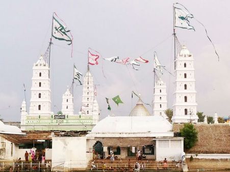 நாகூர் தர்கா சந்தனக்கூடு விழா.. ஆயிரக்கணக்கான பக்தர்கள் பங்கேற்பு