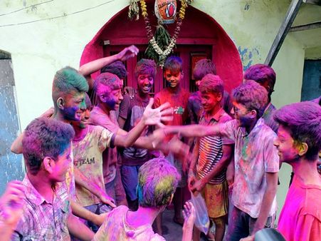 சென்னையில் களைகட்டியது “ஹோலி” கொண்டாட்டம்