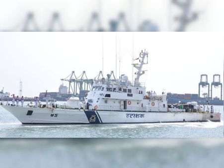 சென்னை கடற்படை தளத்தில் இருந்து அந்தமானுக்கு இடம்பெயர்ந்த 1 கப்பல், 6 படகுகள்