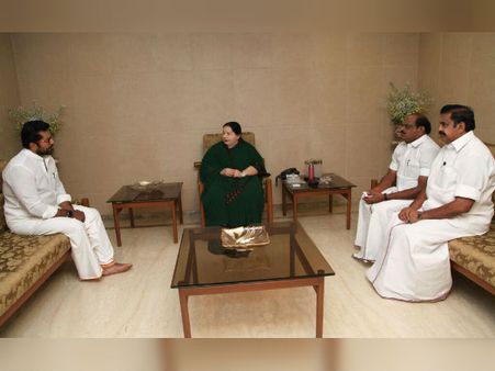 சரத்குமாருக்கு ஒரு சீட்தானாம்.. ஆனால் அது அவருக்கு இல்லையாம்.. நிஜமா??