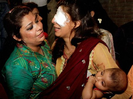 லாகூரில் சிறுவர் பூங்காவில் நடந்த தற்கொலைப்படை தாக்குதலில் பலியான 72 பேரில் 29 பேர் குழந்தைகள்