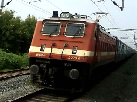 வைகை எக்ஸ்பிரஸ் ரயிலை ஸ்ரீரங்கத்தில் நிறுத்த கோரிக்கை: ரயில்வே அமைச்சரை சந்தித்த ஆசிர்வாதம் ஆச்சாரி