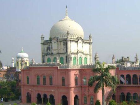 'பாரத் மாதா கி ஜெய்' முழக்கத்தை எழுப்ப தாருல் உலூம் தியோபந்த் தடை- பத்வா விதிப்பால் சர்ச்சை