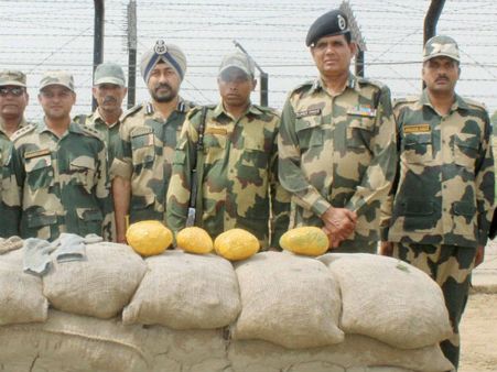 இந்திய எல்லையில் கொடிகட்டிப் பறக்கும் “ஹெராயின்” கடத்தல்- 3.5 கிலோ பறிமுதல்