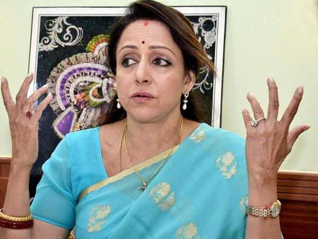 பிரதியுஷாவின் தற்கொலை முட்டாள்தனமானது... டிவிட்டரில் கூறிய ஹேமமாலினி