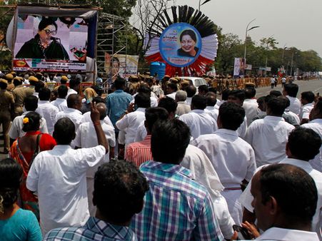 தொடரும் அதிருப்தி... செய்யூர் அதிமுக வேட்பாளருக்கு எதிராக போஸ்டர் ஒட்டிய தொண்டர்கள்!