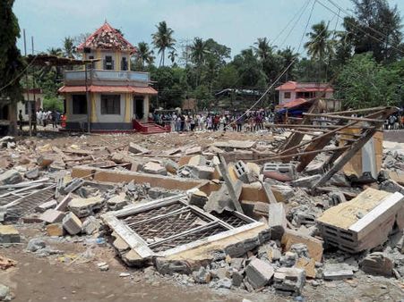 கொல்லம் கோவில் தீ விபத்து: 5 பேர் கைது- விசாரணைக்கு மத்திய அரசு உத்தரவு