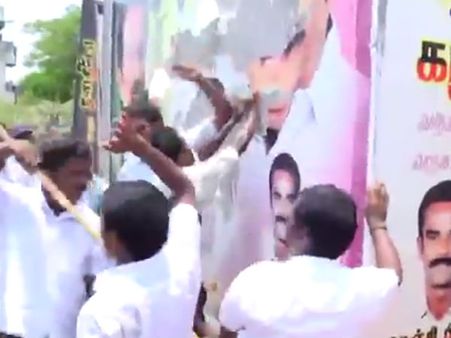 அணைக்கட்டு திமுக வேட்பாளர் மீது திமுகவினர் கடும் தாக்குதல் காட்சிகள்- வீடியோ