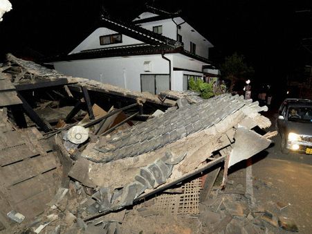 நிலநடுக்கத்தை அடுத்து 100 முறை அதிர்ந்த ஜப்பான்: இடிபாடுகளில் இருந்து காயம் இன்றி 8 மாத குழந்தை மீட்