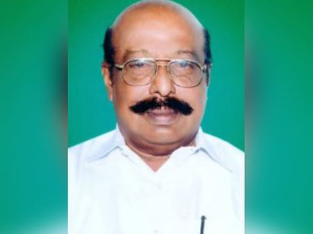 மைதீன்கானை மாற்றுங்கள்: கருணாநிதி வீட்டை முற்றுகையிட்டு திமுகவினர் போராட்டம்