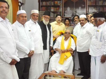 அதிமுக அணியில் இருந்து வெளியேறிய இந்திய தேசிய லீக் திமுகவுக்கு ஆதரவு- கருணாநிதியுடன் சந்திப்பு!