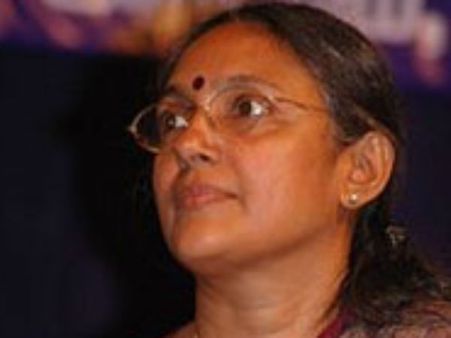 மதுரை மேற்கு சிபிஎம் வேட்பாளர் உ.வாசுகி.. உமாநாத்-பாப்பா உமாநாத்தின் மகள்!