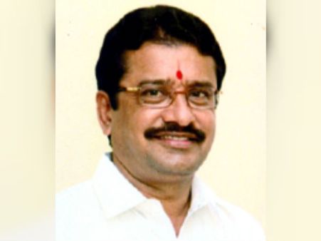 ஒன்னுமே செய்யாதவருக்கு மறுபடியும் சீட்டா?... மாற்றப்பட்ட ஈரோடு வேட்பாளரால் அதிர்ச்சியில் அதிமுக!