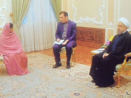 என்ன உடை இது?: ட்விட்டரில் சுஷ்மா ஸ்வராஜை விமர்சிக்கும் மக்கள்