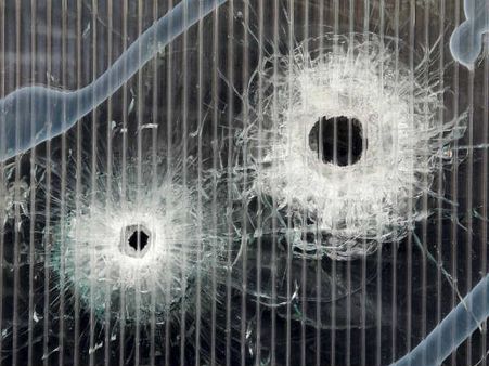 பாகிஸ்தானில் போலியோ சொட்டு மருந்து முகாமில் துப்பாக்கிச்சூடு: 7 போலீசார் பலி