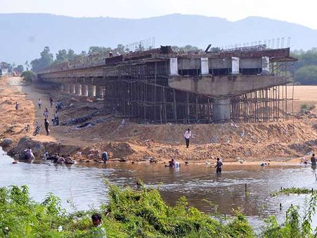 48 ஆண்டுகால தாமிரபரணி பாலம் கனவு திட்டம் பாதியில் நிற்கிறது! வருவாய்த்துறை மனம் இறங்குமா?