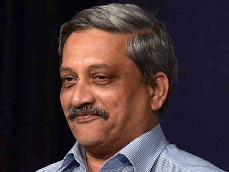 போர் விமானம்: பாஜக பேஸ்புக் வெளியிட்ட தகவலை மறுத்த பாதுகாப்பு அமைச்சர்