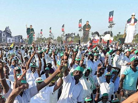 'அம்மா' கூட்டத்திற்கு சென்ற என் கணவரைக் காணோம்: பெண் போலீசில் புகார்