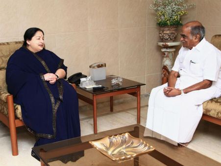 திமுக மாஜி அமைச்சர் திருச்சி செல்வராஜ், தமாகாவின் எஸ்.ஆர்.பி, அதிமுகவில் இணைந்தனர்