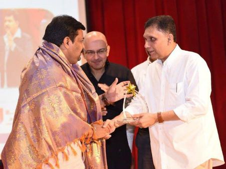 சிங்கப்பூரில் நடந்த “நீயா நானா” கோபிநாத்தின் மனதில் உறுதி வேண்டும் நிகழ்ச்சி