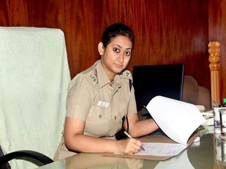 அன்புநாதன் வீட்டில் ரெய்டு நடத்திய கரூர் எஸ்.பி.வந்திதாவை கொலை செய்ய முயற்சி?