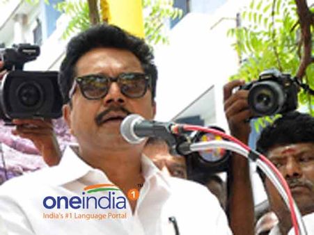 சரத்குமாரிடம் பிரிமியர் பத்மினி முதல் ஆடி கார் வரை 10 வாகனங்கள்..வேட்புமனுவில் தகவல் !