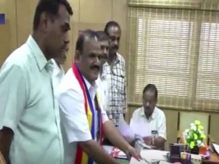 களை கட்டும் தேர்தல்... அதிமுக, பாமக கட்சி வேட்பாளர்கள் வேட்பு மனு தாக்கல்- வீடியோ