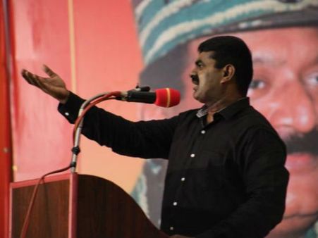 உதயசூரியன், இரட்டை இலைக்கு ஓட்டு போடுறவங்க கையில் குஷ்டம் வரும்: சீமான் சாபம்