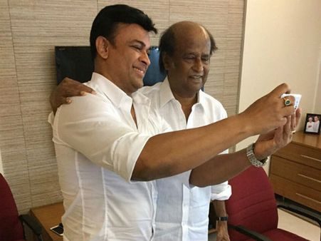 ரஜினியுடன் செல்பி எடுத்த சிங்களத்து 