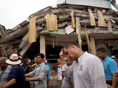 600 பேர் பலியான ஈக்வடார் பூகம்பம்... 2 வாரத்திற்குப்பின் 72 வயது முதியவர் உயிருடன் மீட்பு