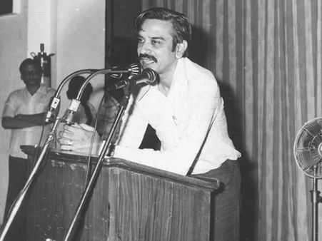 எழுத்துலக சூப்பர் ஸ்டார் சுஜாதா பிறந்த தினம்... இணையத்தில் நினைவு கூர்ந்த இளைஞர்கள்!