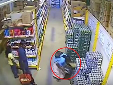 24 பீர் கேன்களை நைசாக திருடி பாவாடைக்குள் பதுக்கிய பெண்: வீடியோவை பாருங்க!