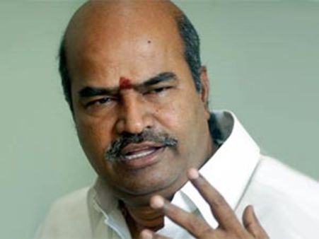 தம்பித்துரை கோரிக்கையில் நியாயமே இல்லை.. சொல்வது தங்கபாலு