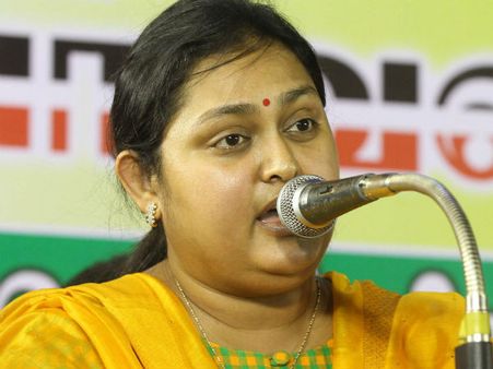 கருணாநிதி குடும்பத்திற்கே தனி சிறை வேண்டுமே: நடிகை விந்தியா நக்கல்