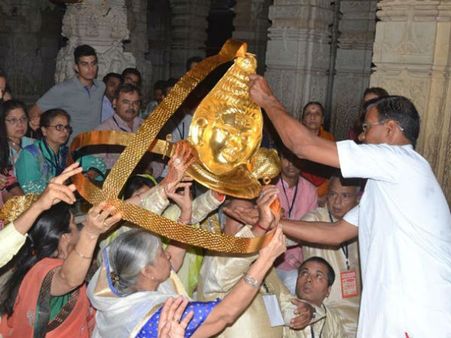 சோம்நாத் கோவிலுக்கு 100 கிலோ தங்கத்தை காணிக்கையாக அளித்த மும்பை வைரவியாபாரி... ரூ. 30 கோடி மதிப்பு!