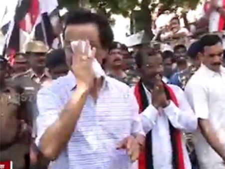 நெற்றியில் வைத்த குங்குமத்தை அழித்தாரா ஸ்டாலின்? சென்னை பிரசாரத்தில் சர்ச்சை