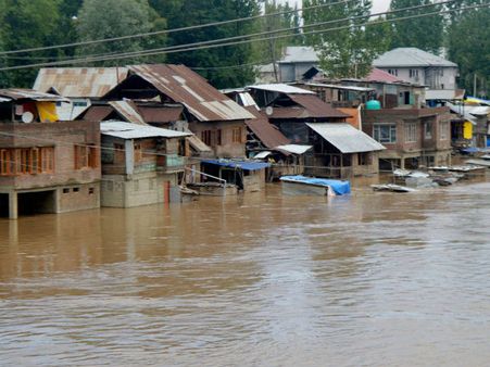 ஜம்முவில் பேய் மழை, திடீர் வெள்ளம்: பள்ளியில் இருந்து வீடு திரும்பிய 3 குழந்தைகள் பலி
