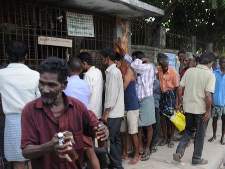 டாஸ்மாக் வருவாய் உயர்விலேயே கவனம் செலுத்திய ஜெ.- கருணாநிதி காட்டம்